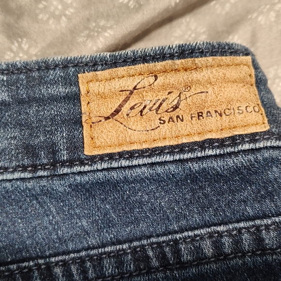 Levi's Strauss Women's Bold Curve Boot Cut, Five Pocket, Blue Jeans Size 18w - Picture 6 of 9